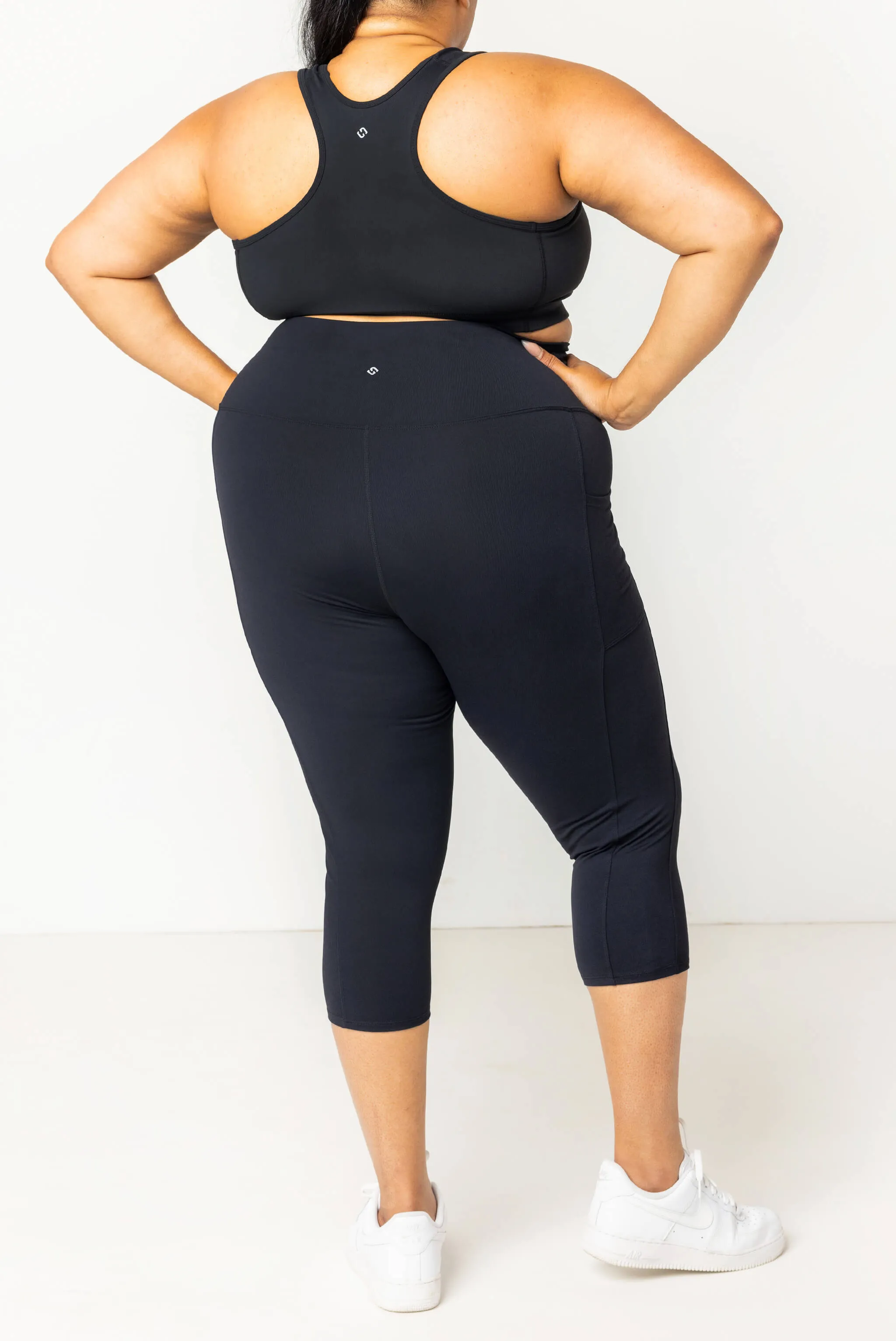 Pocket Capris - Black