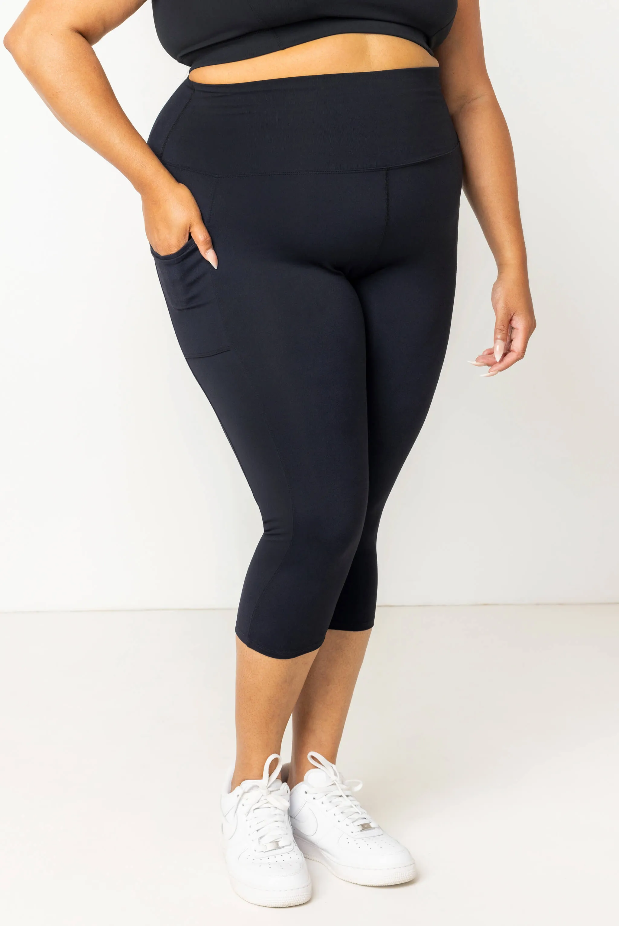 Pocket Capris - Black